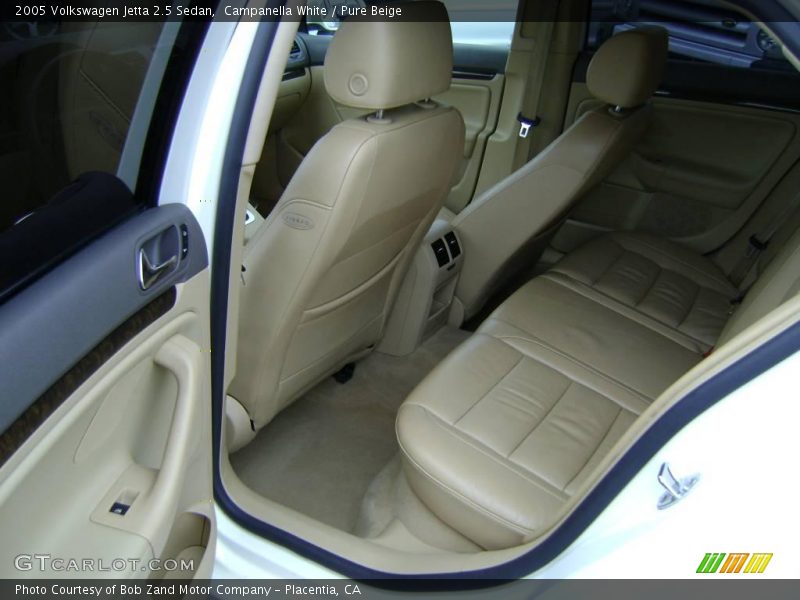 Campanella White / Pure Beige 2005 Volkswagen Jetta 2.5 Sedan