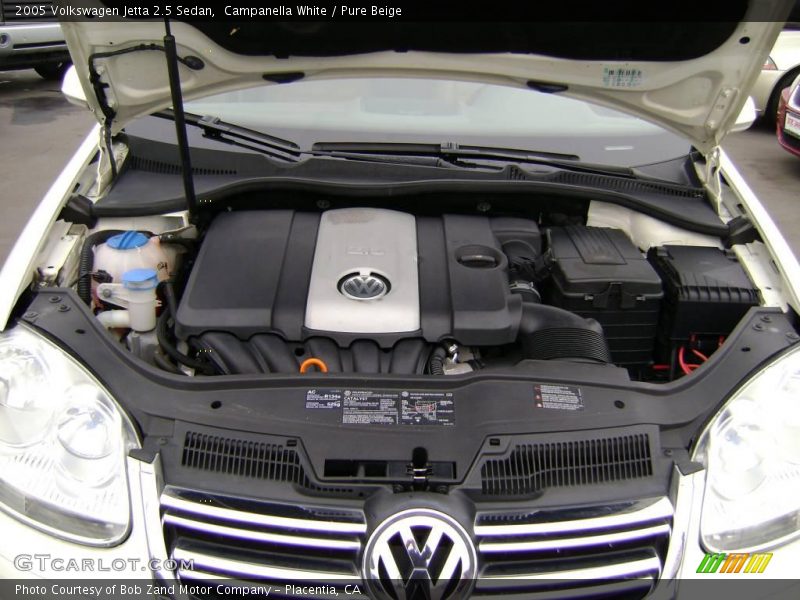 Campanella White / Pure Beige 2005 Volkswagen Jetta 2.5 Sedan
