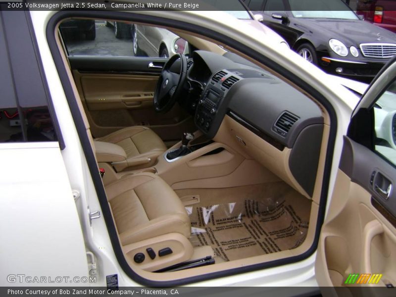 Campanella White / Pure Beige 2005 Volkswagen Jetta 2.5 Sedan