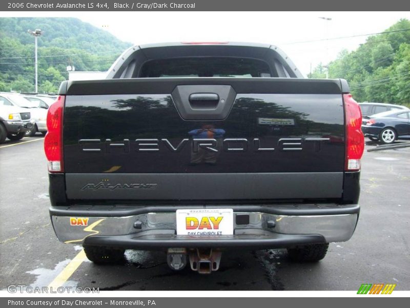 Black / Gray/Dark Charcoal 2006 Chevrolet Avalanche LS 4x4