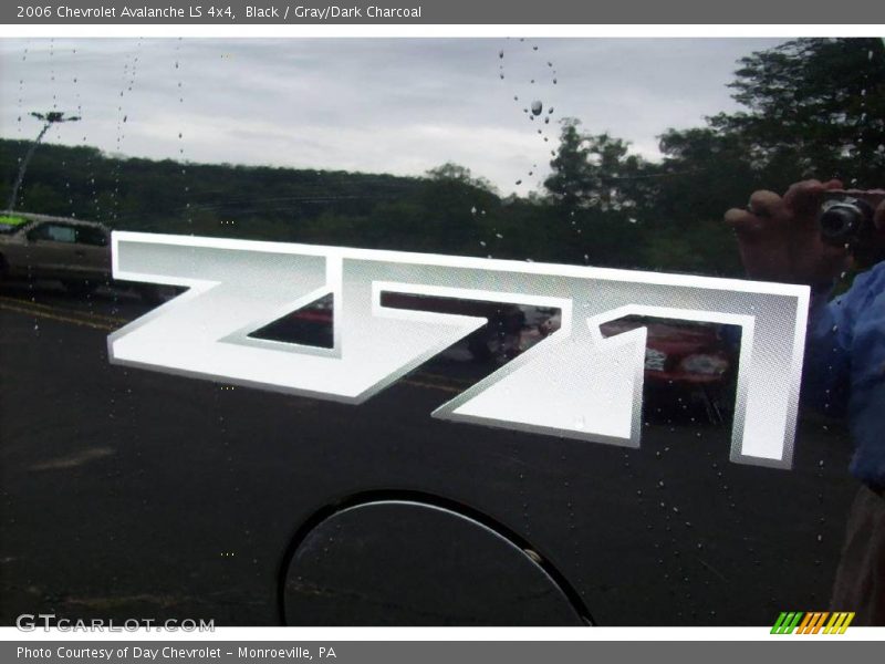 Black / Gray/Dark Charcoal 2006 Chevrolet Avalanche LS 4x4