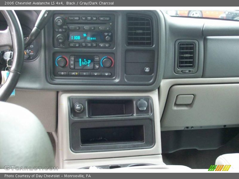 Black / Gray/Dark Charcoal 2006 Chevrolet Avalanche LS 4x4