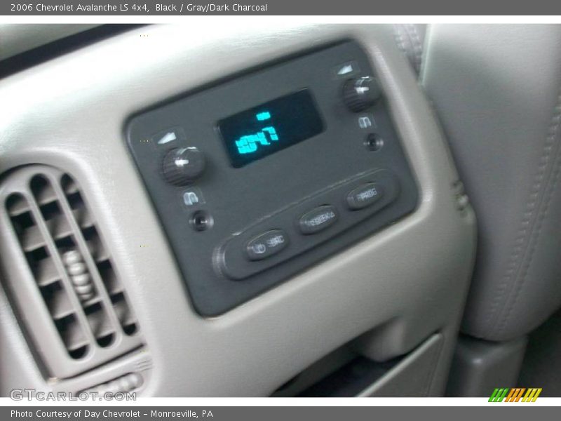 Black / Gray/Dark Charcoal 2006 Chevrolet Avalanche LS 4x4