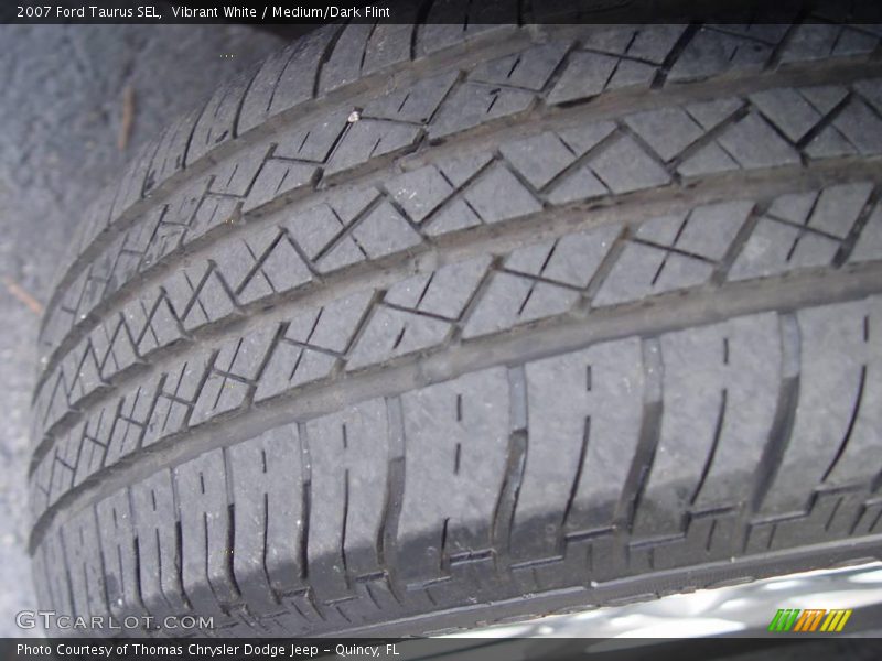 Vibrant White / Medium/Dark Flint 2007 Ford Taurus SEL