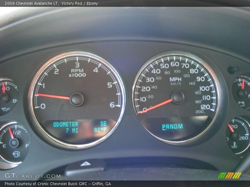 Victory Red / Ebony 2009 Chevrolet Avalanche LT