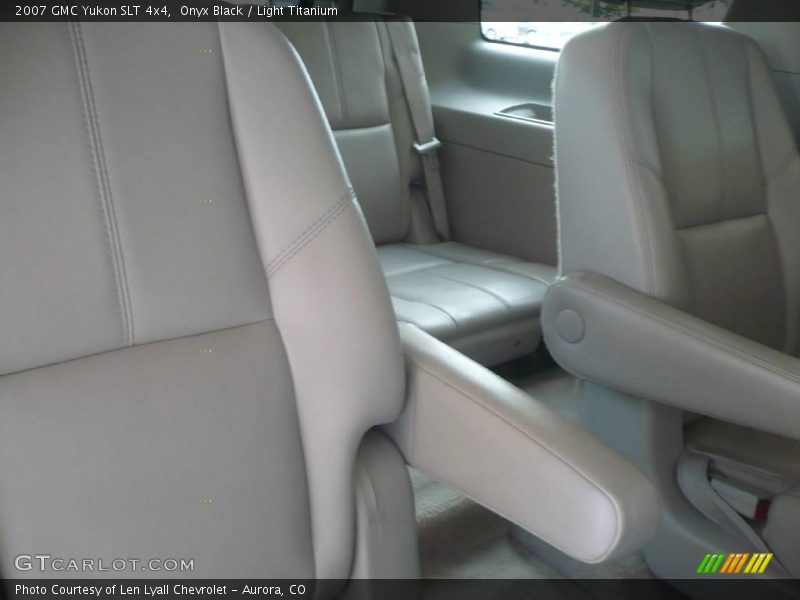 Onyx Black / Light Titanium 2007 GMC Yukon SLT 4x4