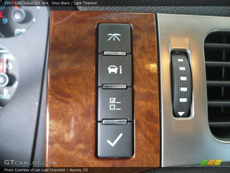 Onyx Black / Light Titanium 2007 GMC Yukon SLT 4x4
