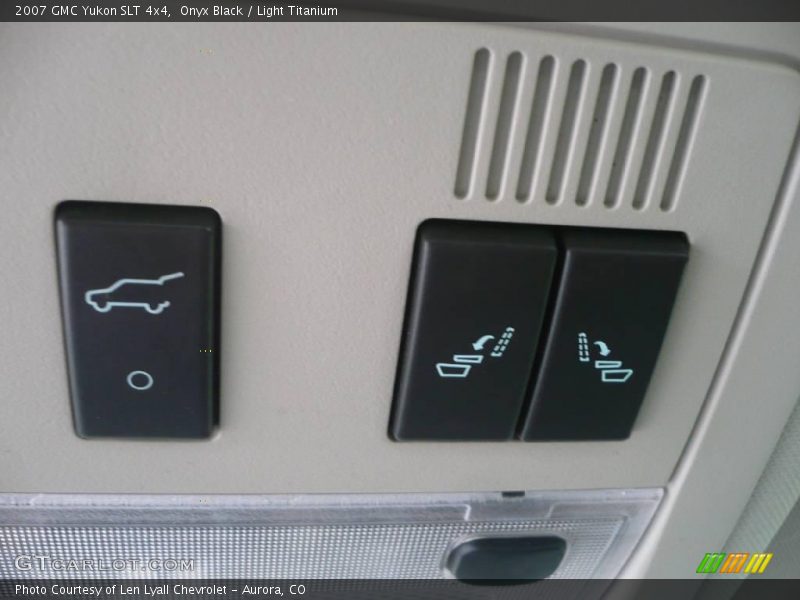 Onyx Black / Light Titanium 2007 GMC Yukon SLT 4x4