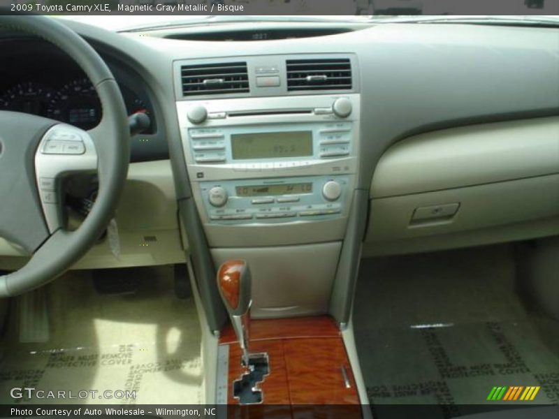 Magnetic Gray Metallic / Bisque 2009 Toyota Camry XLE