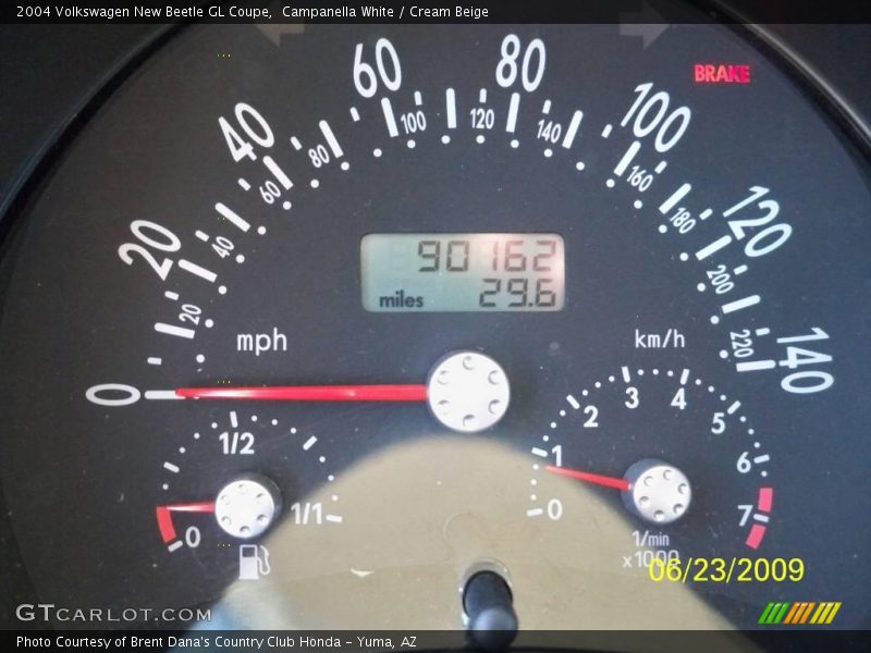 Campanella White / Cream Beige 2004 Volkswagen New Beetle GL Coupe