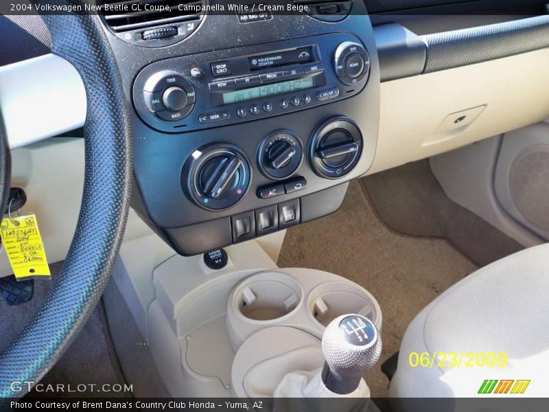 Campanella White / Cream Beige 2004 Volkswagen New Beetle GL Coupe