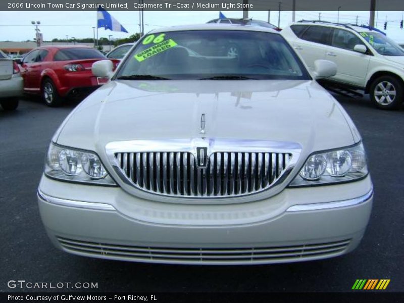 Cashmere Tri-Coat / Medium Light Stone 2006 Lincoln Town Car Signature Limited