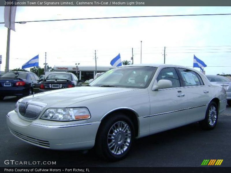 Cashmere Tri-Coat / Medium Light Stone 2006 Lincoln Town Car Signature Limited