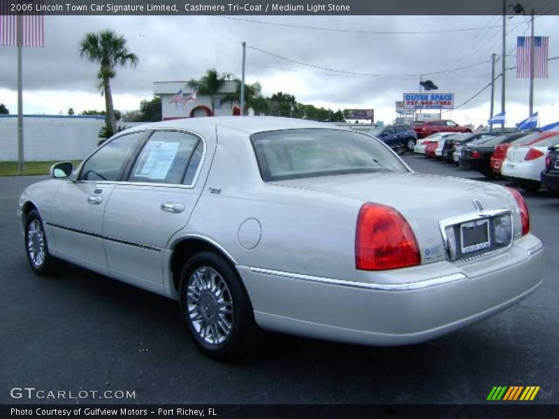 Cashmere Tri-Coat / Medium Light Stone 2006 Lincoln Town Car Signature Limited