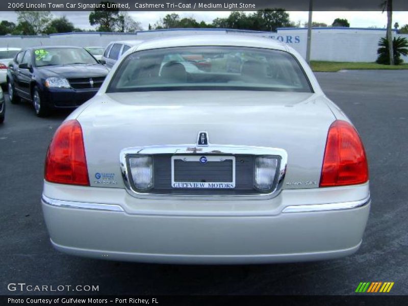 Cashmere Tri-Coat / Medium Light Stone 2006 Lincoln Town Car Signature Limited