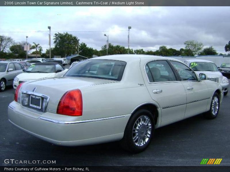 Cashmere Tri-Coat / Medium Light Stone 2006 Lincoln Town Car Signature Limited