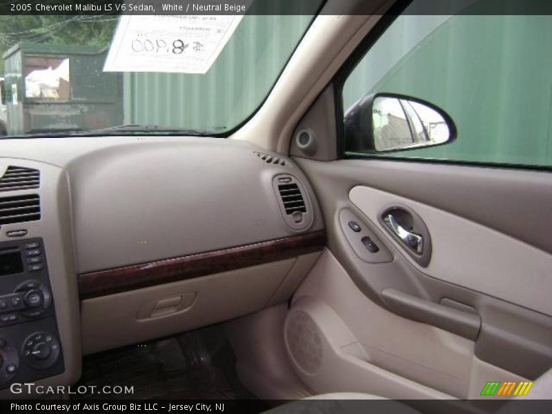 White / Neutral Beige 2005 Chevrolet Malibu LS V6 Sedan