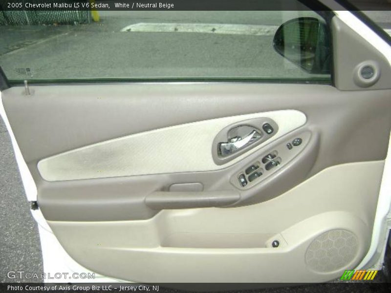 White / Neutral Beige 2005 Chevrolet Malibu LS V6 Sedan