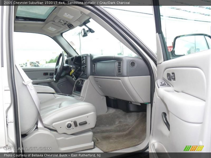 Sandstone Metallic / Gray/Dark Charcoal 2005 Chevrolet Suburban 1500 LT 4x4