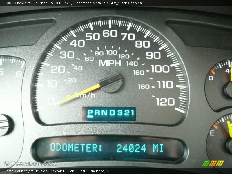 Sandstone Metallic / Gray/Dark Charcoal 2005 Chevrolet Suburban 1500 LT 4x4