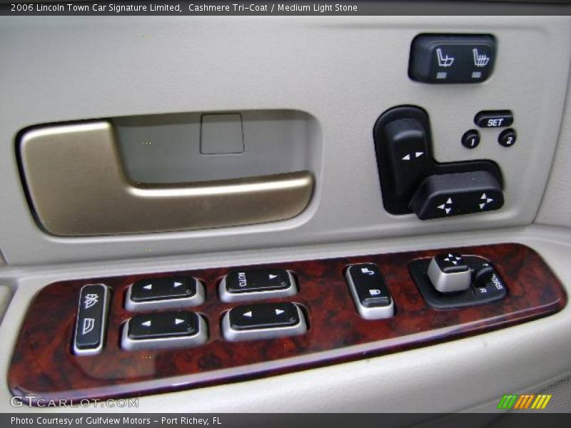 Cashmere Tri-Coat / Medium Light Stone 2006 Lincoln Town Car Signature Limited