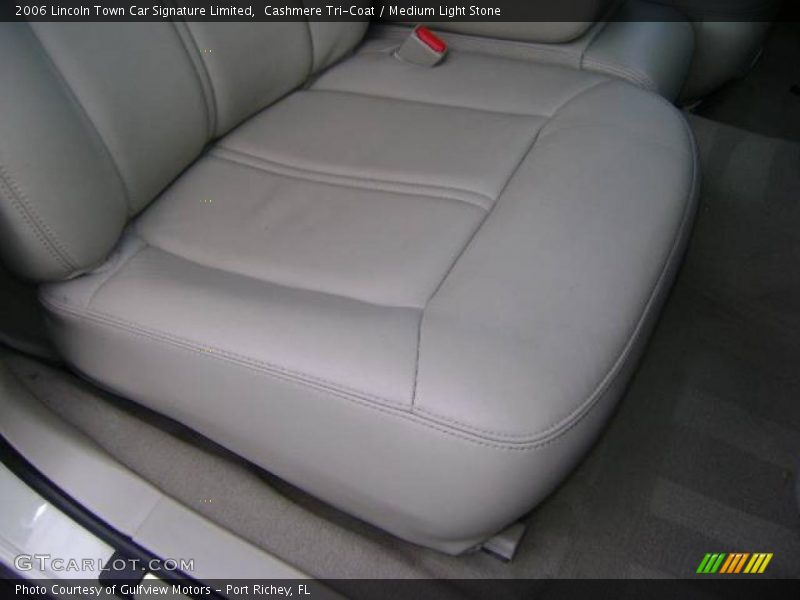 Cashmere Tri-Coat / Medium Light Stone 2006 Lincoln Town Car Signature Limited