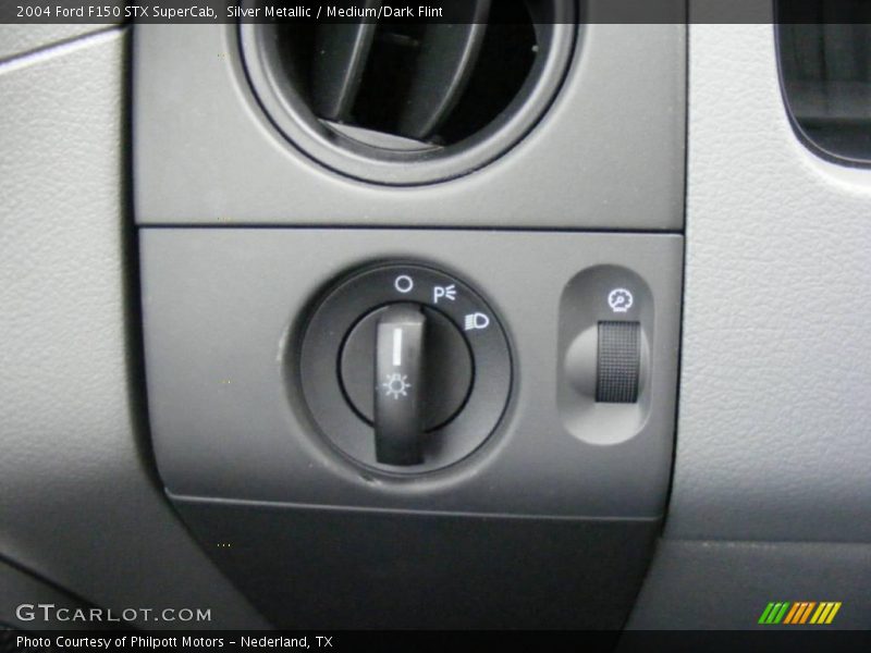 Silver Metallic / Medium/Dark Flint 2004 Ford F150 STX SuperCab