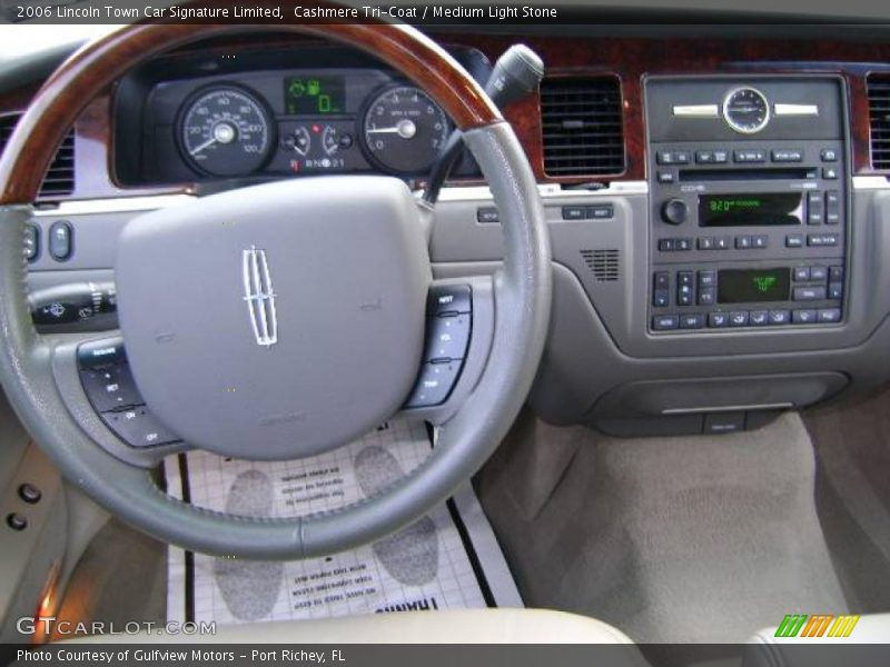 Cashmere Tri-Coat / Medium Light Stone 2006 Lincoln Town Car Signature Limited
