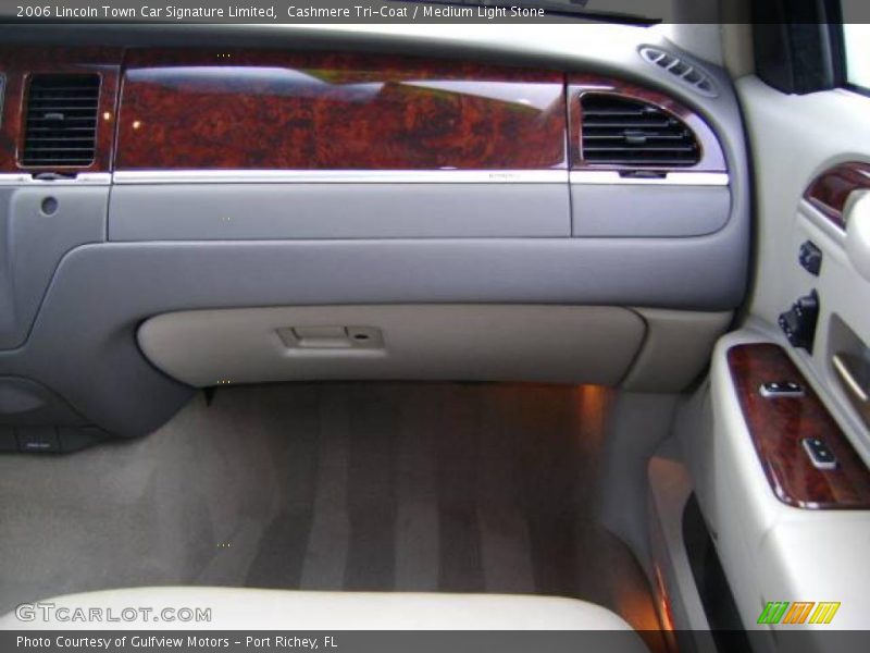 Cashmere Tri-Coat / Medium Light Stone 2006 Lincoln Town Car Signature Limited