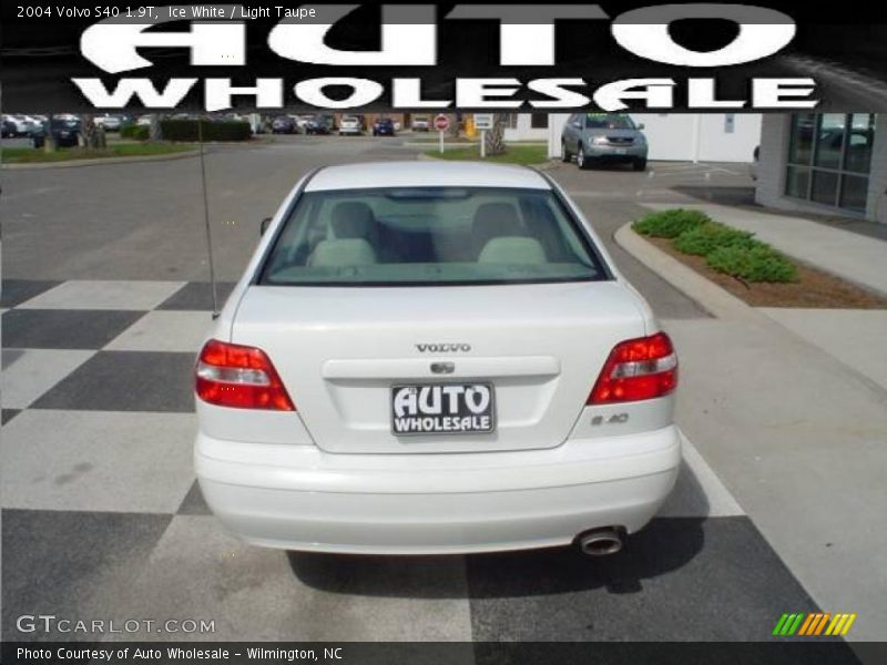 Ice White / Light Taupe 2004 Volvo S40 1.9T