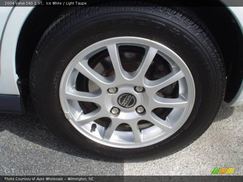 Ice White / Light Taupe 2004 Volvo S40 1.9T
