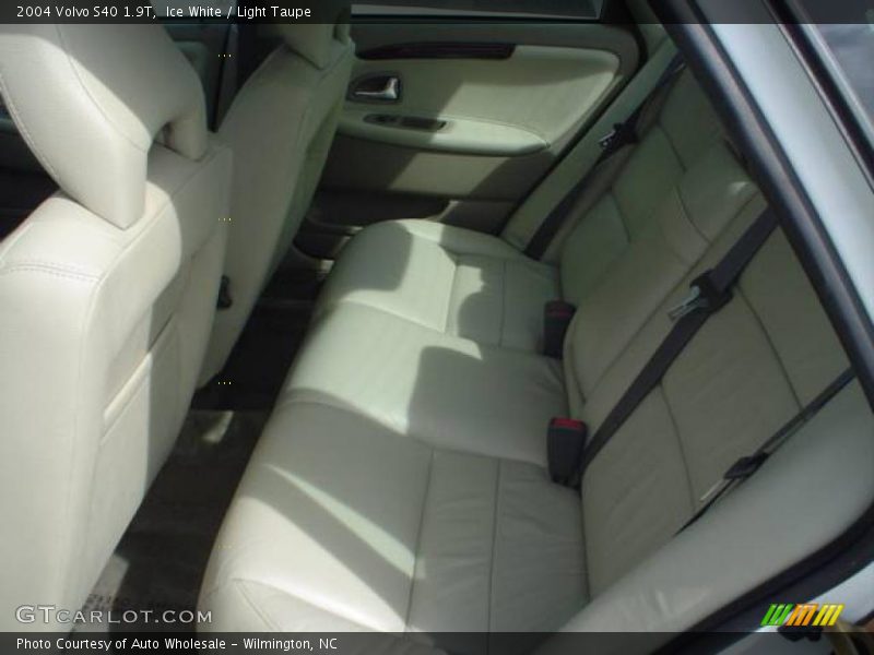 Ice White / Light Taupe 2004 Volvo S40 1.9T