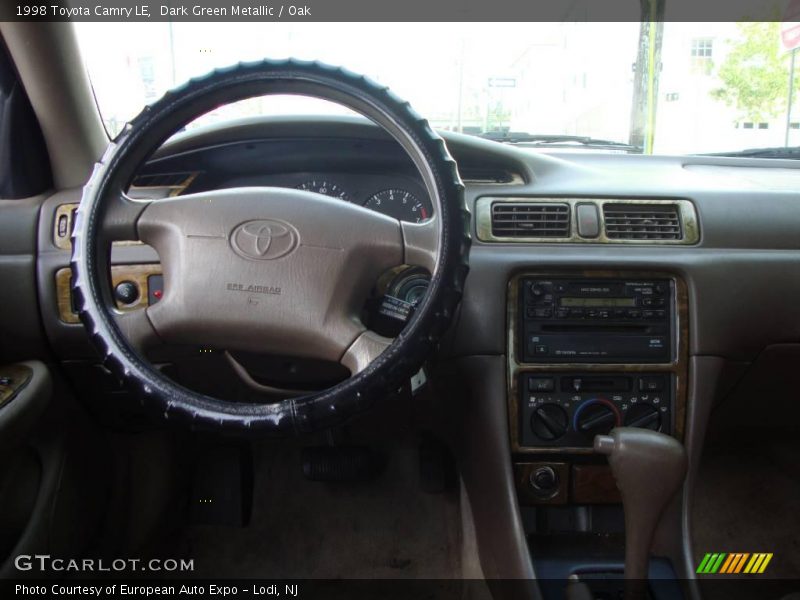 Dark Green Metallic / Oak 1998 Toyota Camry LE