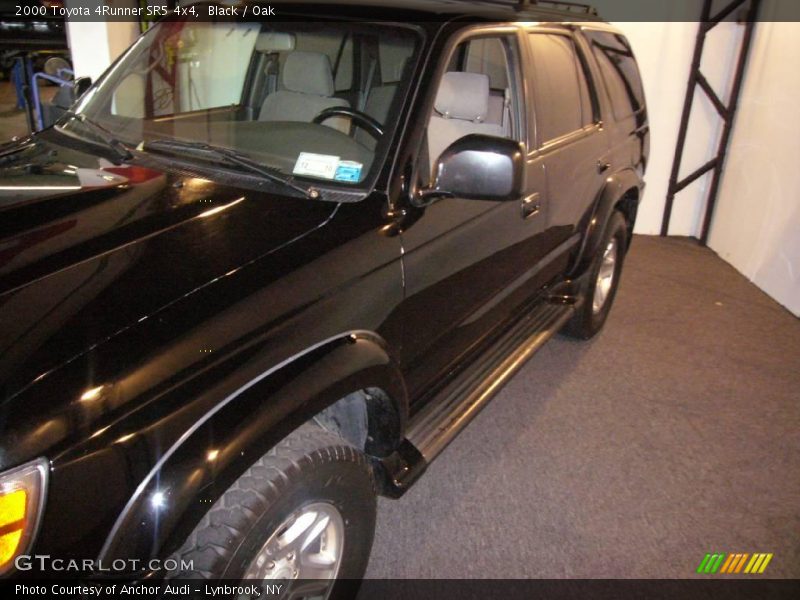Black / Oak 2000 Toyota 4Runner SR5 4x4