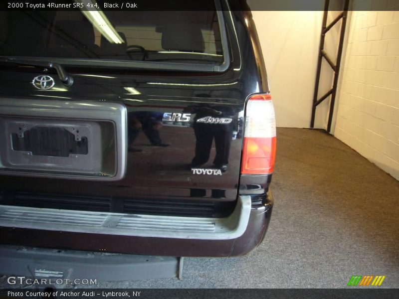 Black / Oak 2000 Toyota 4Runner SR5 4x4