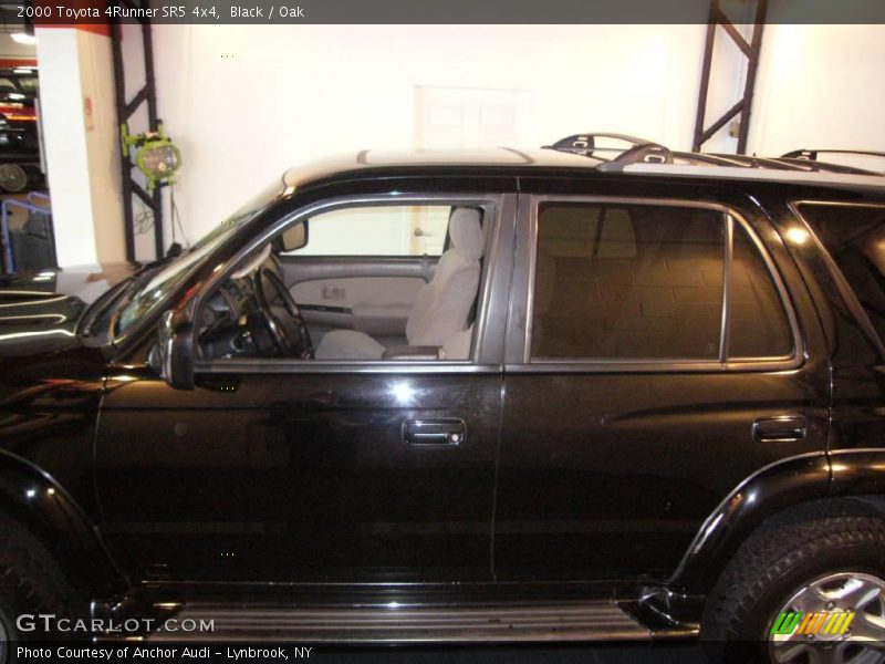 Black / Oak 2000 Toyota 4Runner SR5 4x4