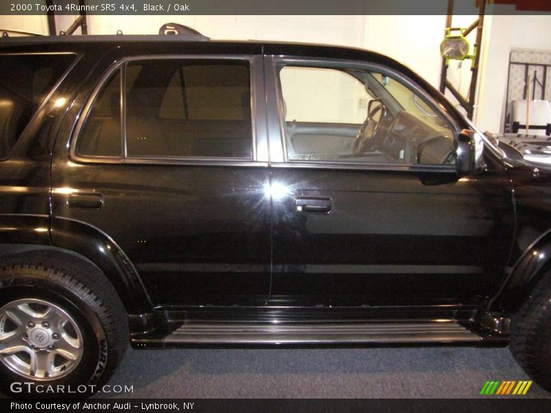 Black / Oak 2000 Toyota 4Runner SR5 4x4