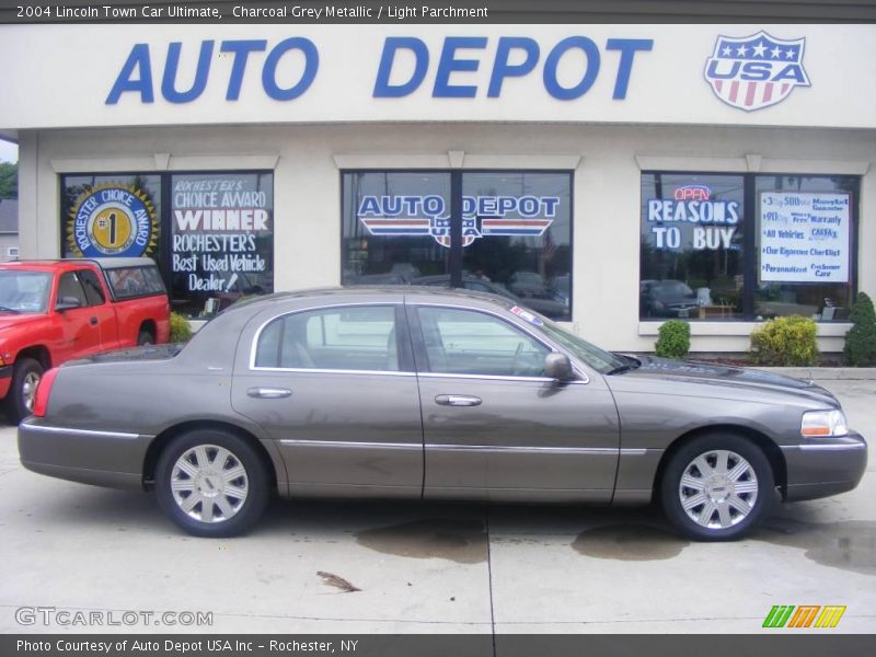 Charcoal Grey Metallic / Light Parchment 2004 Lincoln Town Car Ultimate