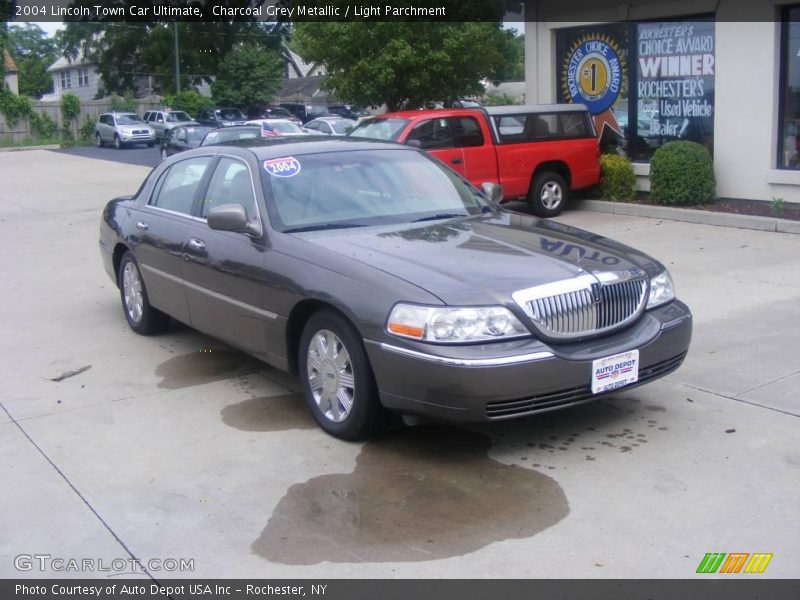 Charcoal Grey Metallic / Light Parchment 2004 Lincoln Town Car Ultimate