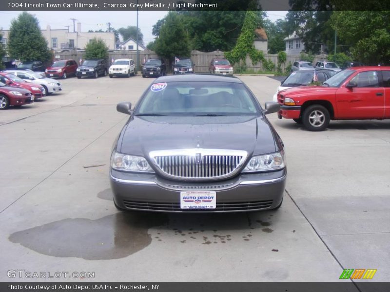 Charcoal Grey Metallic / Light Parchment 2004 Lincoln Town Car Ultimate