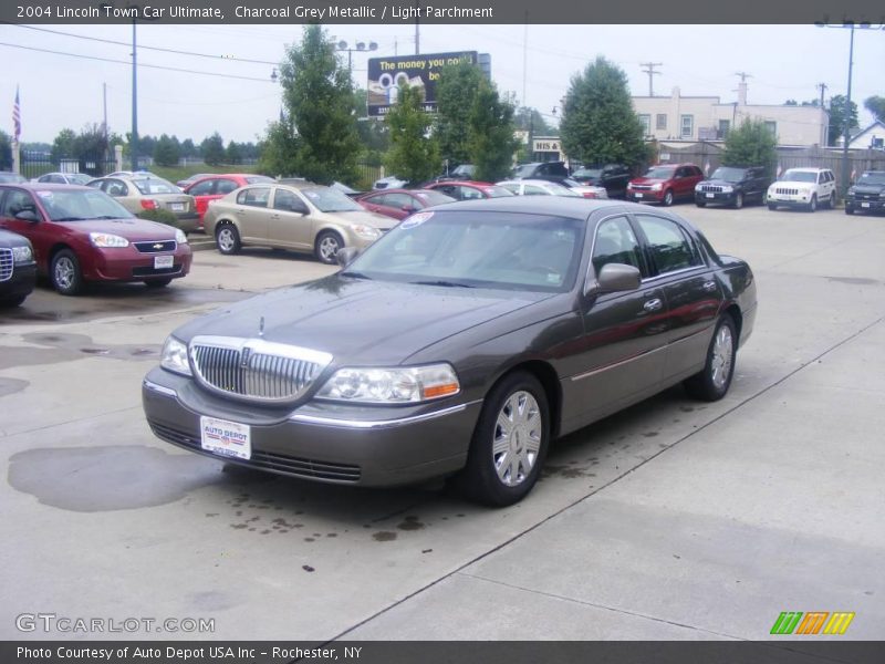 Charcoal Grey Metallic / Light Parchment 2004 Lincoln Town Car Ultimate