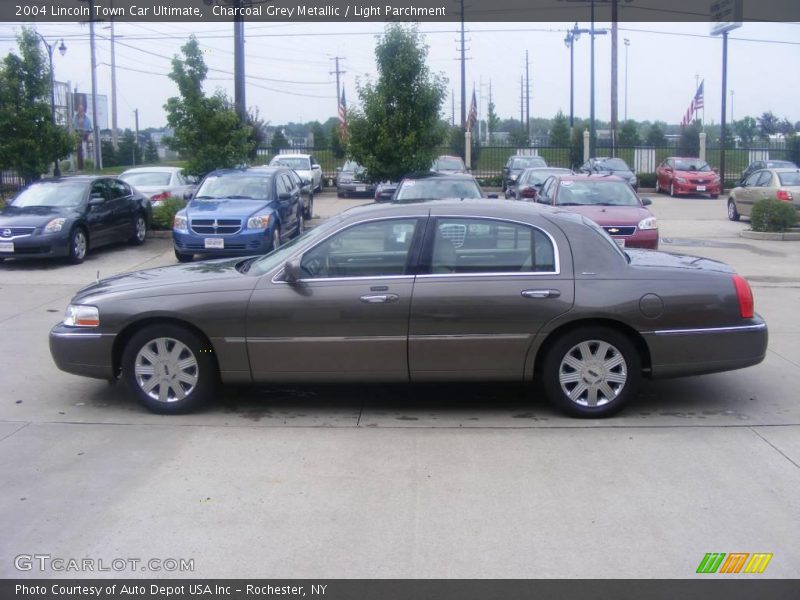 Charcoal Grey Metallic / Light Parchment 2004 Lincoln Town Car Ultimate