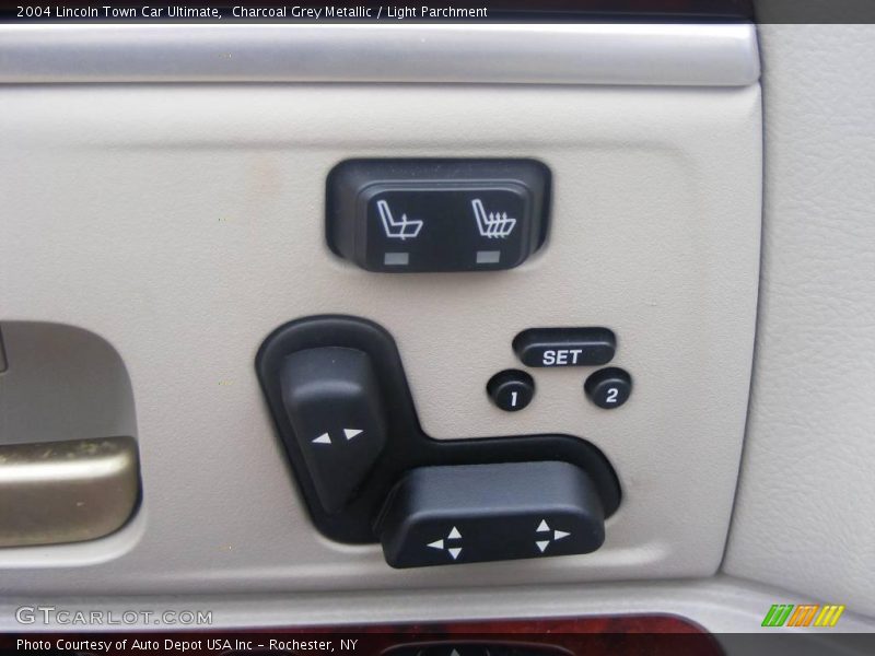 Charcoal Grey Metallic / Light Parchment 2004 Lincoln Town Car Ultimate