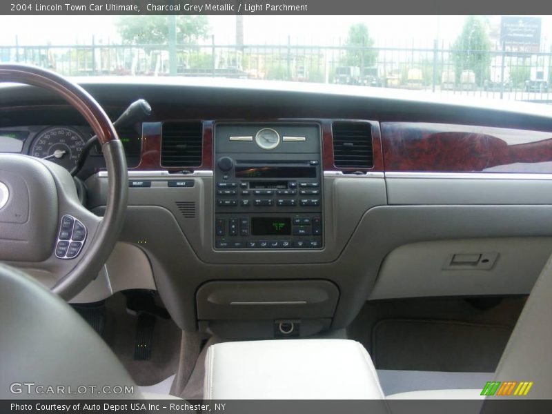 Charcoal Grey Metallic / Light Parchment 2004 Lincoln Town Car Ultimate
