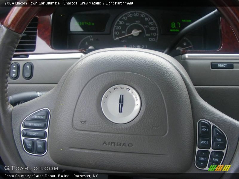 Charcoal Grey Metallic / Light Parchment 2004 Lincoln Town Car Ultimate