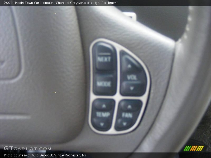 Charcoal Grey Metallic / Light Parchment 2004 Lincoln Town Car Ultimate