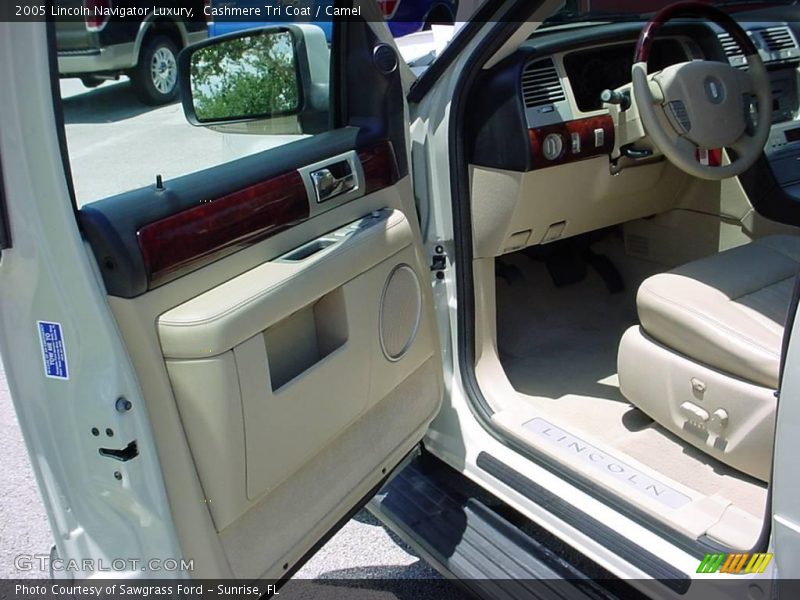 Cashmere Tri Coat / Camel 2005 Lincoln Navigator Luxury