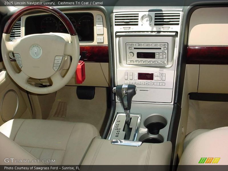 Cashmere Tri Coat / Camel 2005 Lincoln Navigator Luxury