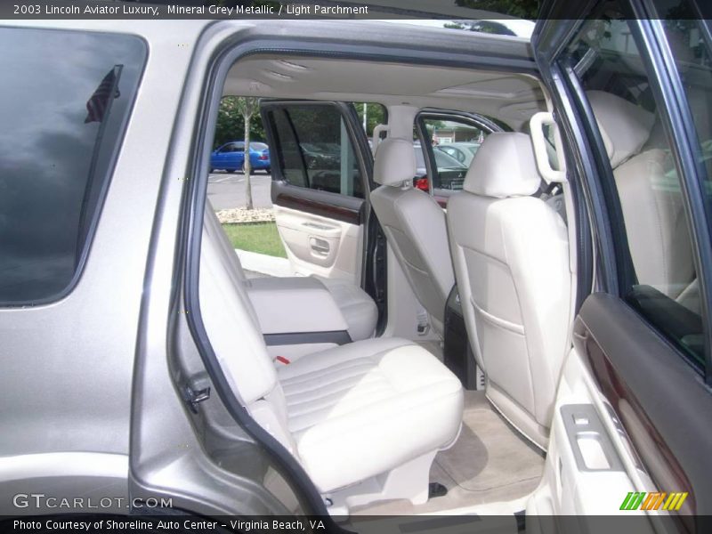 Mineral Grey Metallic / Light Parchment 2003 Lincoln Aviator Luxury