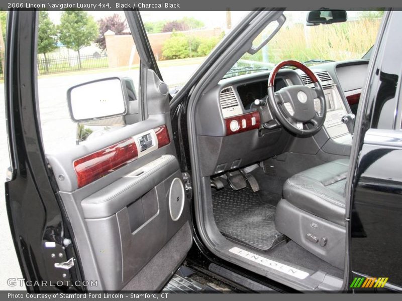 Black / Charcoal Black 2006 Lincoln Navigator Luxury 4x4
